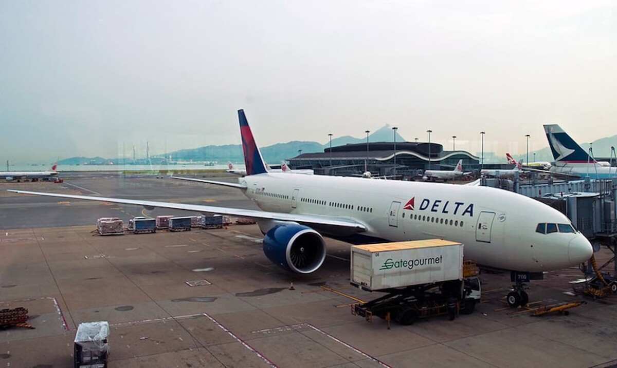 Delta Surveys Flyers About Sports Betting: Could DraftKings Partnership Soar?