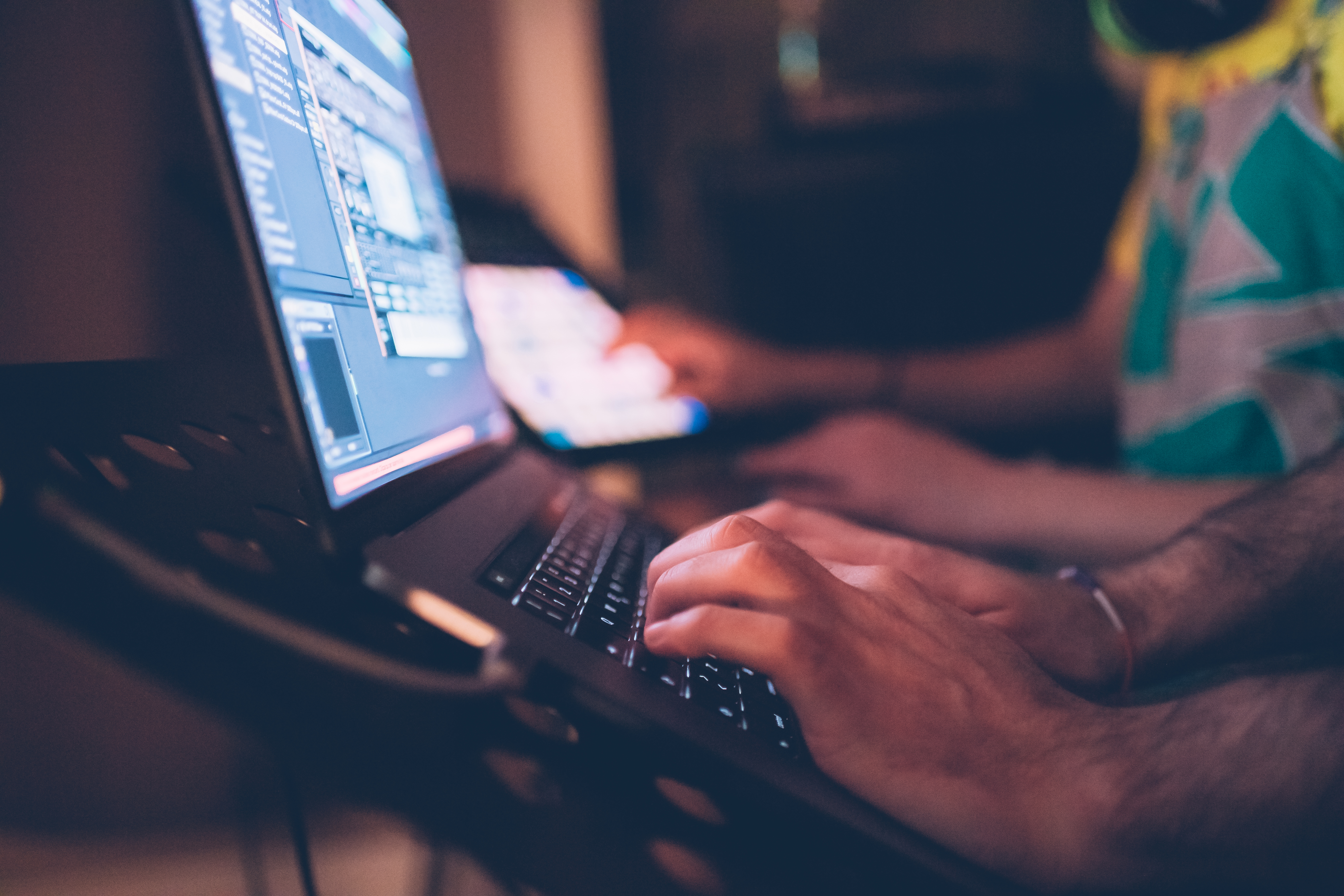 Over a third of Australians gamble as mobile use climbs: ACMA